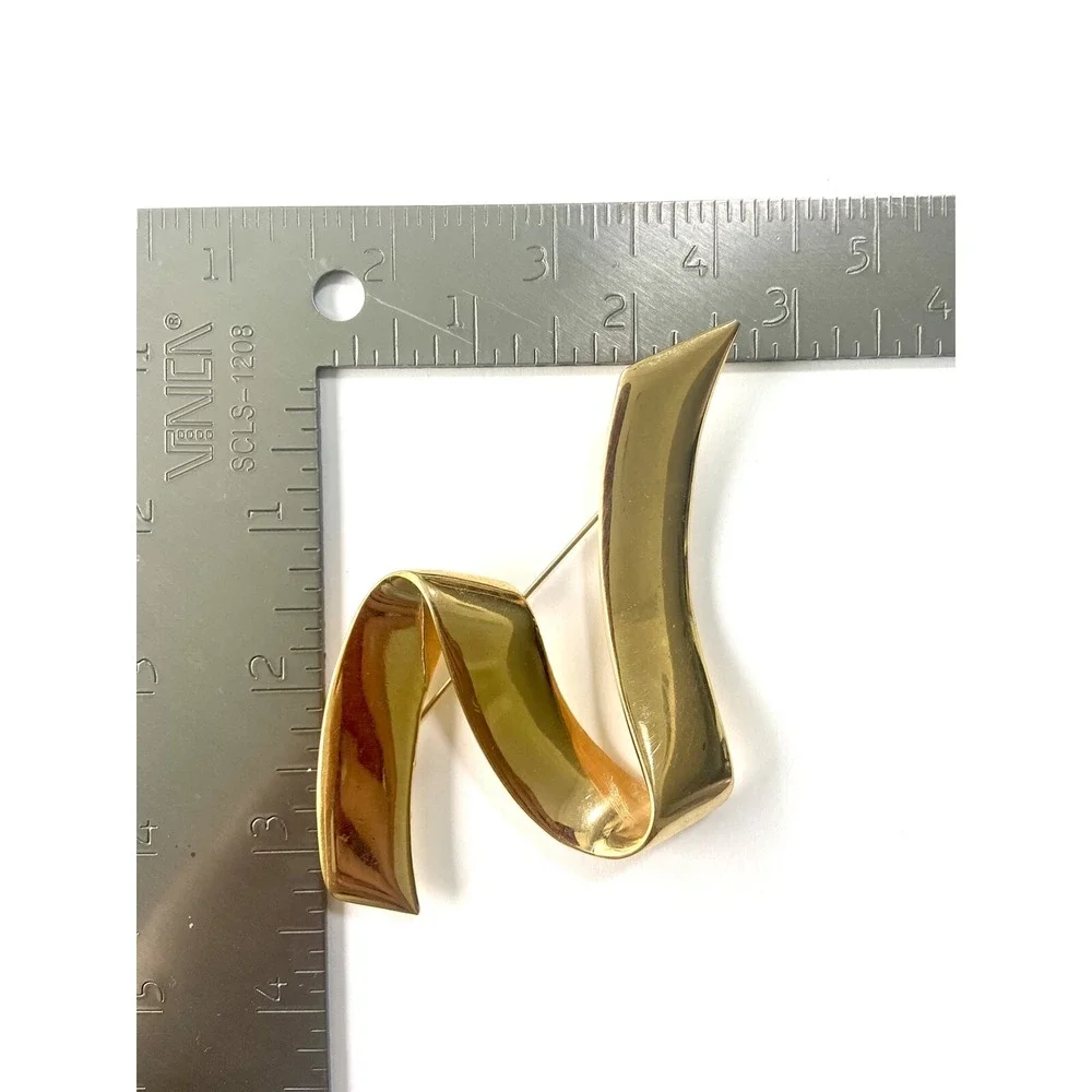 Monet Vintage Gold Tone Abstract Ribbon Wavy Brooch Pin Signed Statement Jewelry